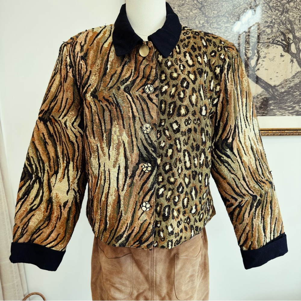 ✨ VINTAGE late 1970s leopard / tiger print jacket